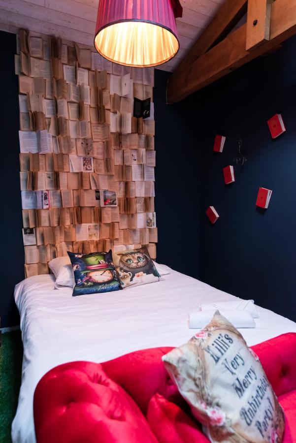Insolite Alice In Wonderland Gujan-Mestras