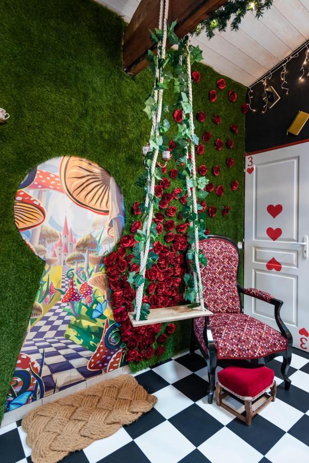 Insolite Alice In Wonderland Gujan-Mestras