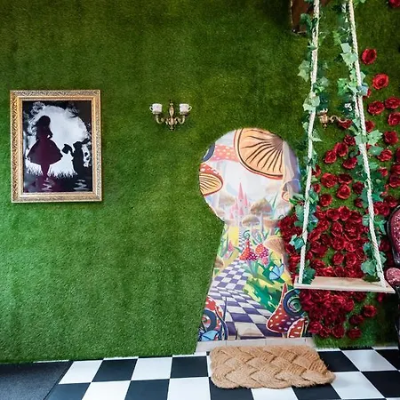 Insolite Alice In Wonderland Gujan-Mestras Buitenkant foto