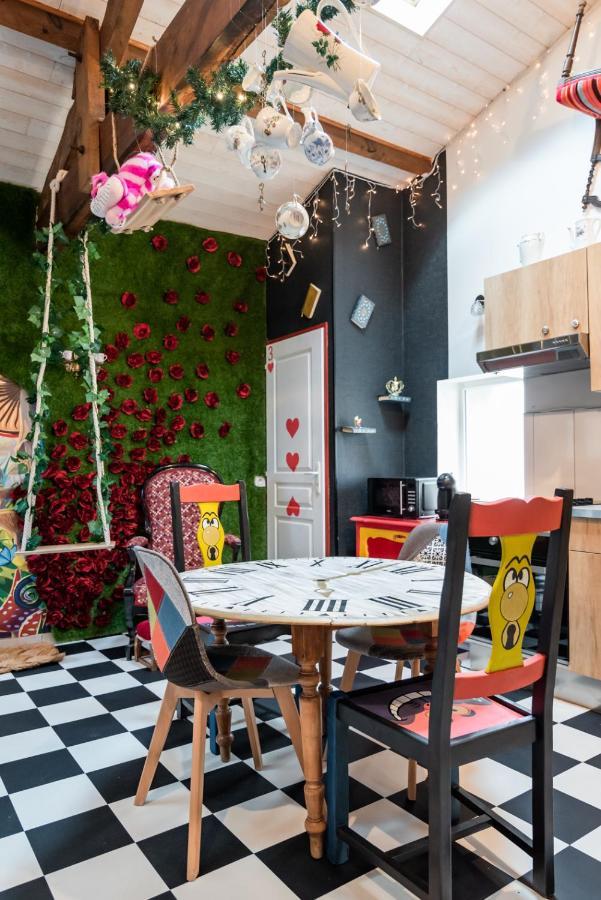 Insolite Alice In Wonderland Casa de Férias *