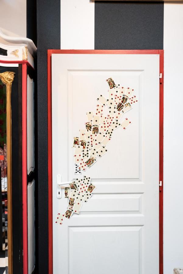 Insolite Alice In Wonderland Gujan-Mestras