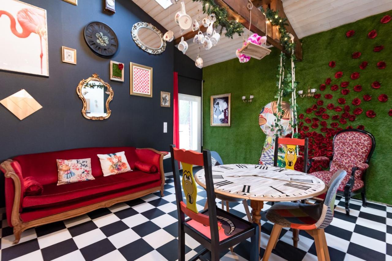 Insolite Alice In Wonderland Vakantiehuis *