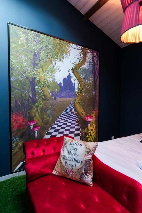 Insolite Alice In Wonderland *