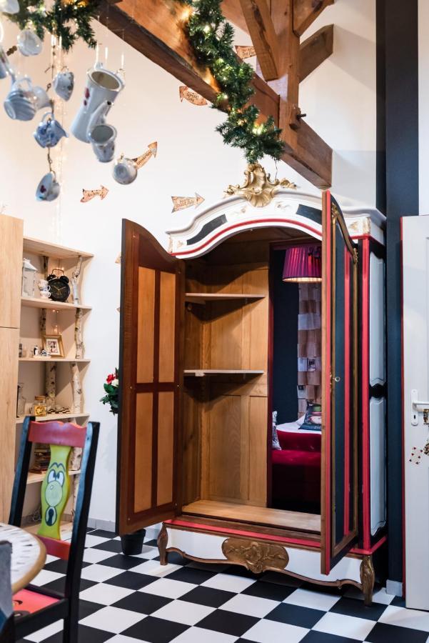 Insolite Alice In Wonderland Gujan-Mestras